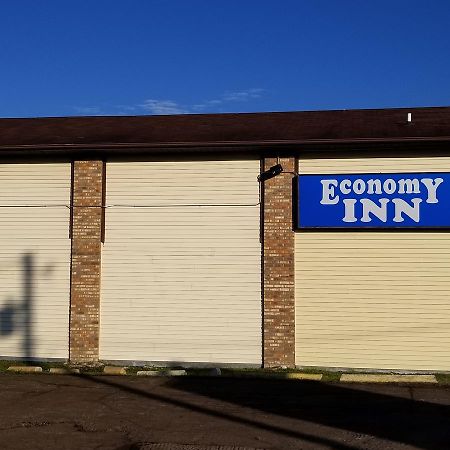 Economy Inn & Suites Cedar Lake Exteriör bild